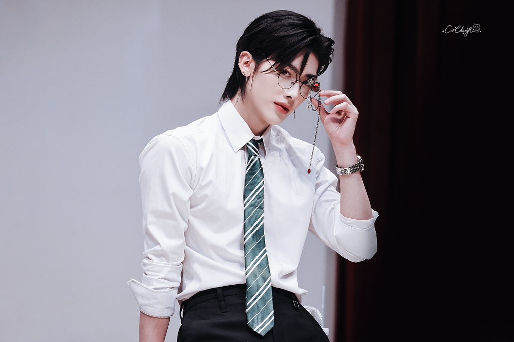 zb1 リッキー everline ラキドロ　制服　ネクタイ zb1 リッキー everline ラキドロ 制服 ネクタイ - メルカリ