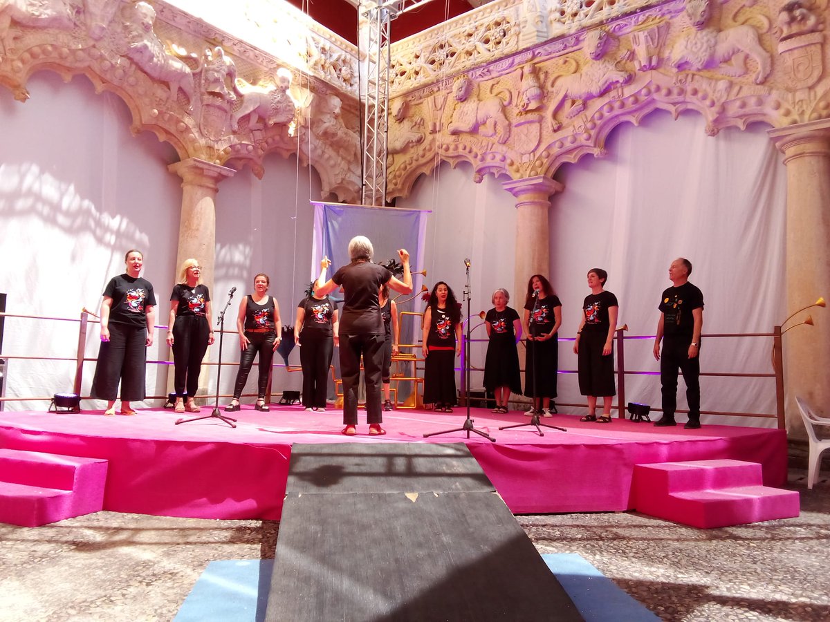 ¡Redoble de tambores! Llega el momento del Coro Poético Peripatético bajo la batuta de @EstrellaOrtiz
#33MaratónCuentos #narraciónoral #lamusica #guadalajaraciudaddeloscuentos #guadalajaraespaña