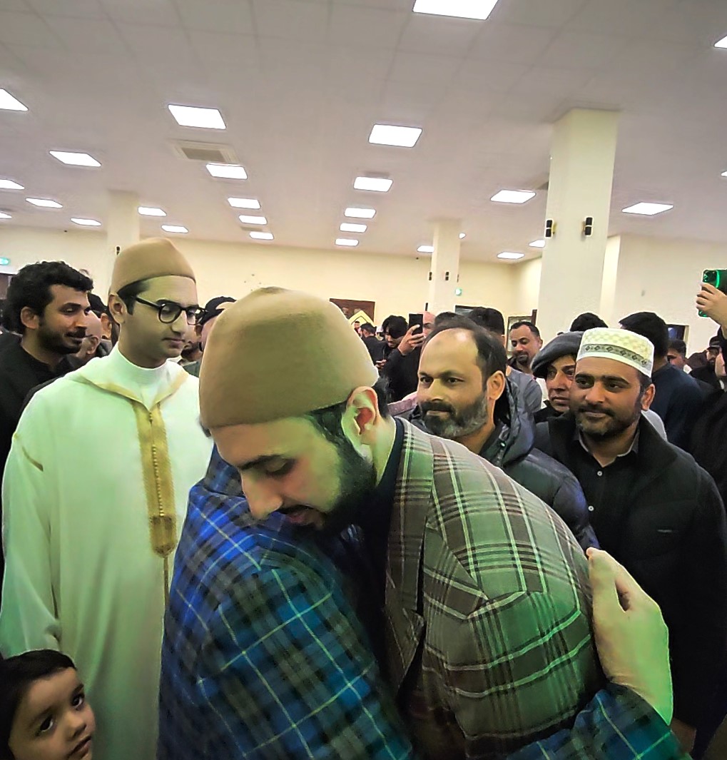 United Kingdom: Shaykh Hammad Mustafa al-Madani al-Qadri, along with Shaykh-ul-Islam Dr. Muhammad Tahir-ul-Qadri, offered Eid-ul-Adha prayers at Al-Madina Mosque in London. Shaykh-ul-Islam also met with those who attended the Eid prayers and extended his Eid greetings to them.