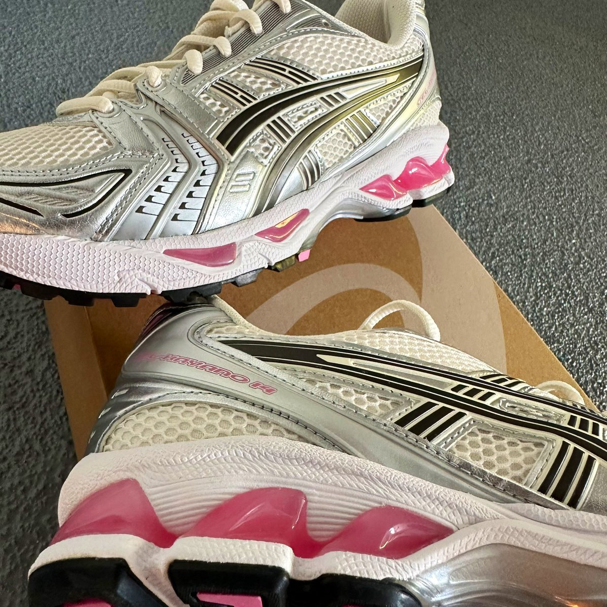 loadedboyzz's tweet photo. ASICS Gel-Kayano https://t.co/9Q9UC1vtAj