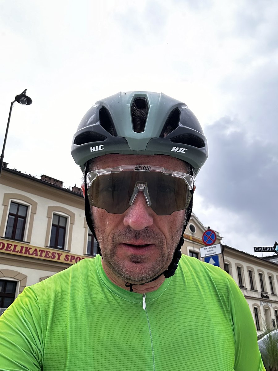 grochalm's tweet photo. No teraz można jeździć bezpiecznie #EURo2024 #teampol https://t.co/ywc6bYm6ro