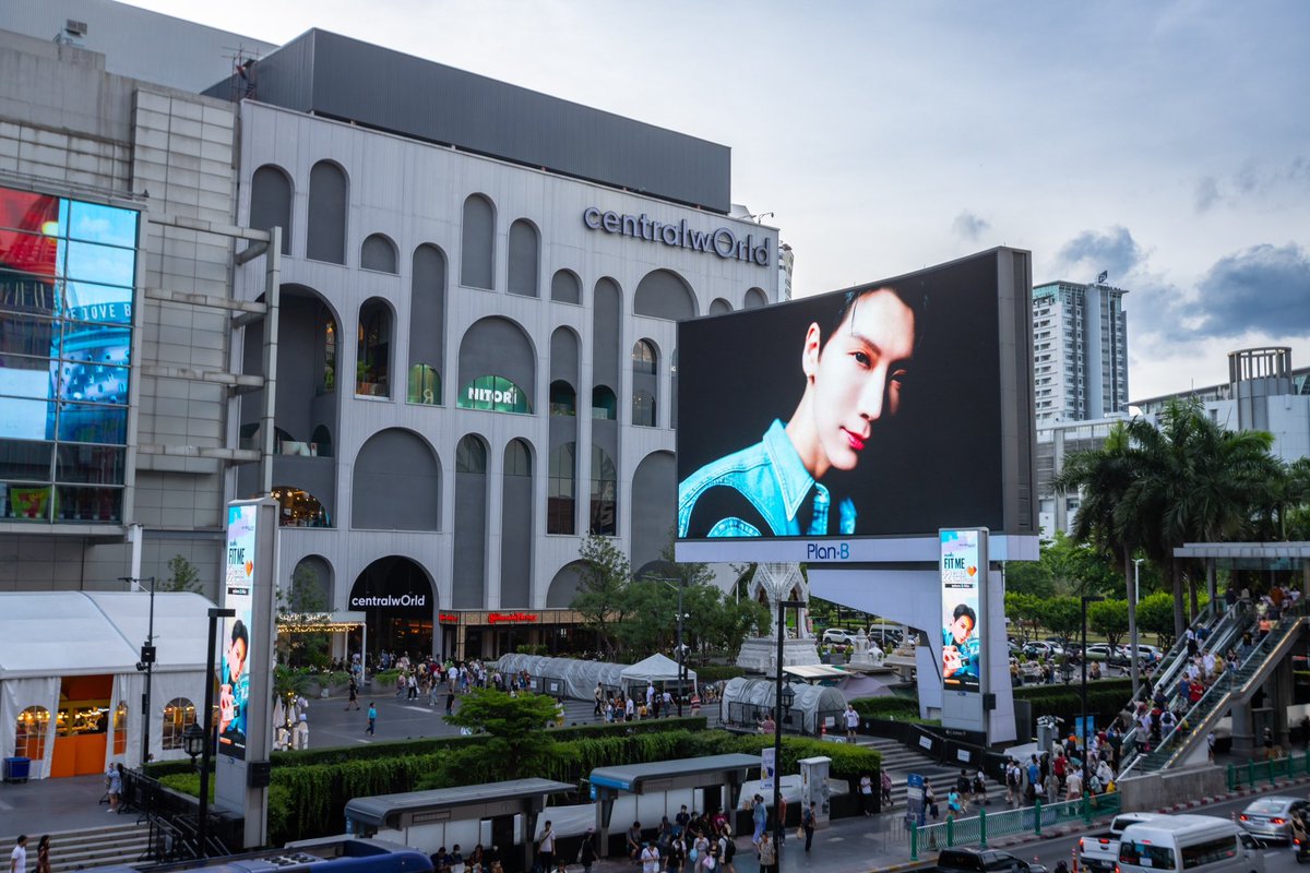 centralwOrld tweet media