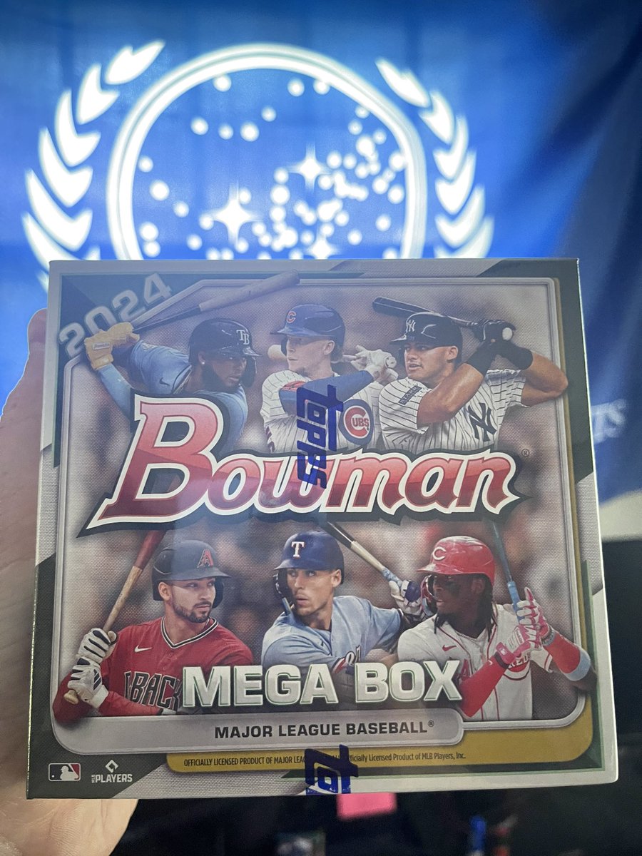 ZachGarf's tweet photo. Any predictions?! Do I pull anything good?? #Topps #Bowman https://t.co/AoiQg6jAZj