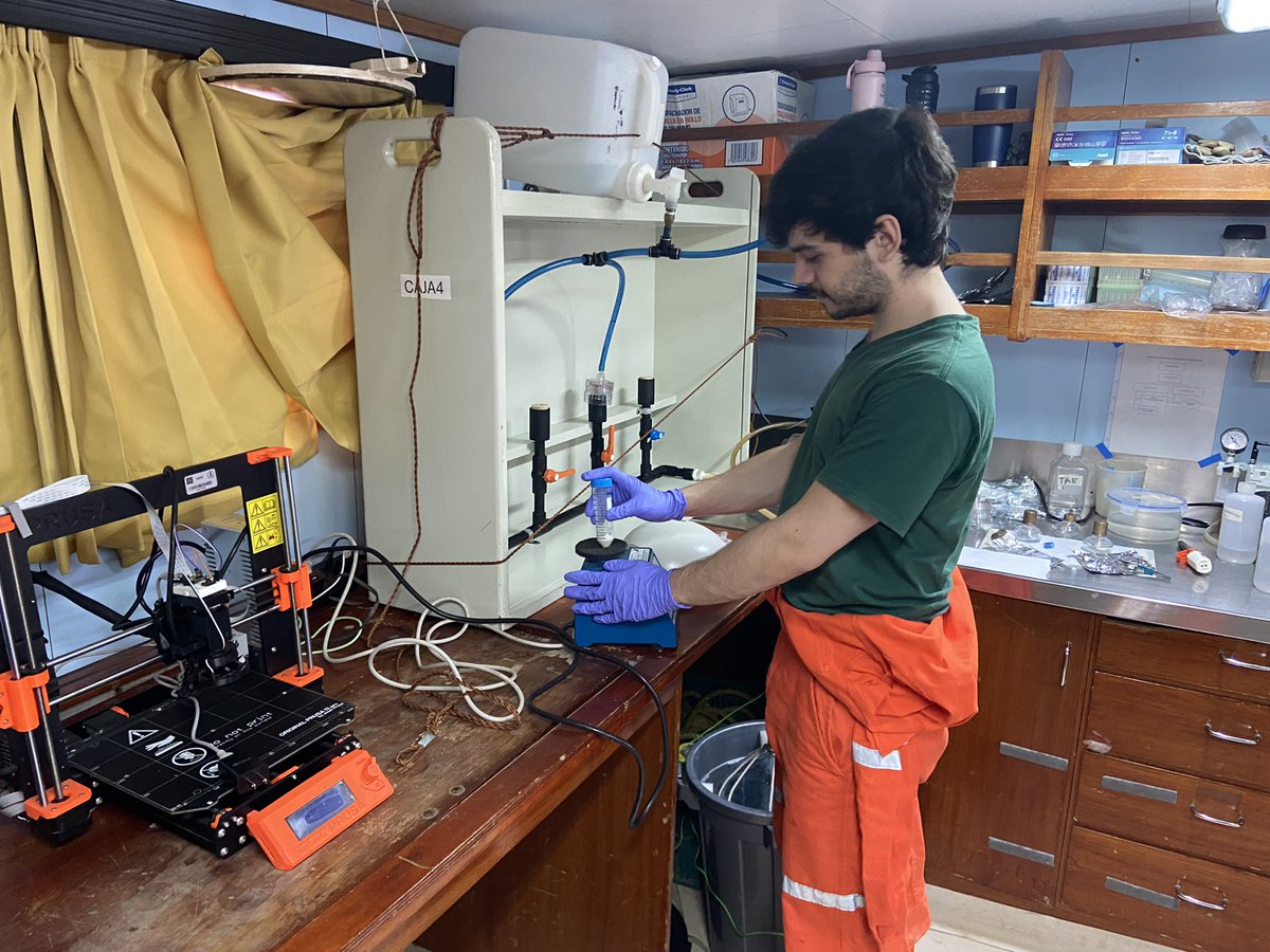 Pardo_lab's tweet image. Lo logramos! Secuenciación masiva de DNA 🧬 con muestras de sedimento y agua a 3650 m profundidad en el Golfo de México a bordo del buque Justo Sierra  @ibt_unam