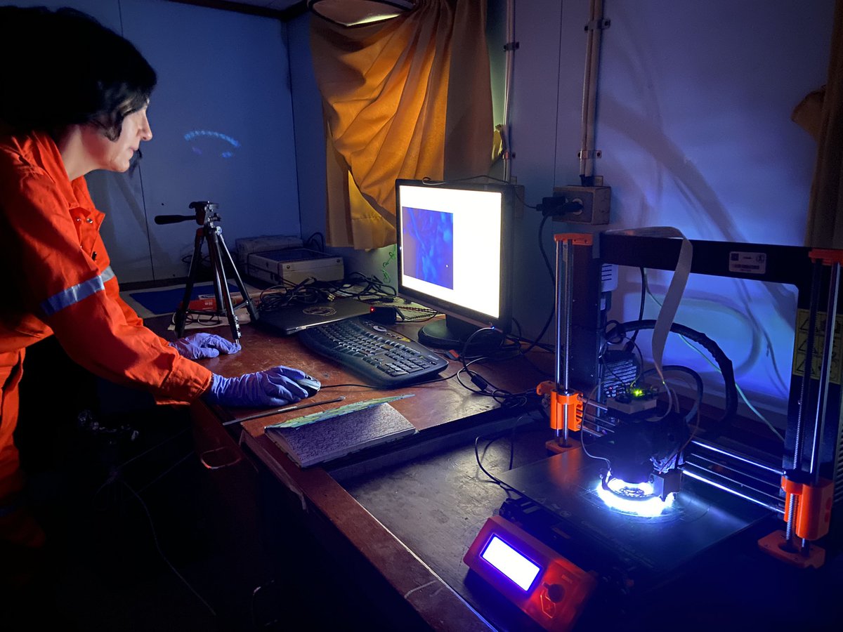 Pardo_lab's tweet image. Lo logramos! Secuenciación masiva de DNA 🧬 con muestras de sedimento y agua a 3650 m profundidad en el Golfo de México a bordo del buque Justo Sierra  @ibt_unam