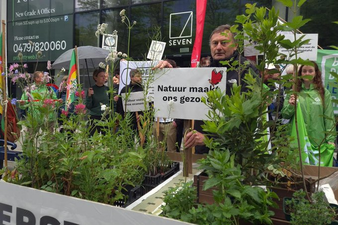 klimaatcoa010's tweet photo. #NatuurHerstelWet #ENVI ♻️#vote4future✅ #RestoreNature #EuropeForNature #PartOfAPlan #ForTheFuture #AllEyesOnYou 👀🚩@EuParlement @EU_Commission 👀🚩 https://t.co/zk652V7wz2