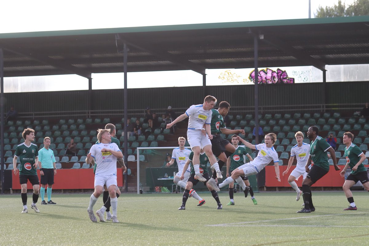SAPAedustus's tweet photo. Viikon alussa FC Kuusysi vei Lahden Kisapuiston stadionilla pisteet maalein 3-1 (2-0). 📸: tomin_urheilukuvat Tomi Saarivirta.

Ensi tiistaina pelataan Ala-Malmin nurmella, kun vastaan asettuu Malmin Ponnistajat. Ottelu käynnistyy klo 19.15.

#sapa #suomifutis #kolmonen https://t.co/tg3VeQOJ84