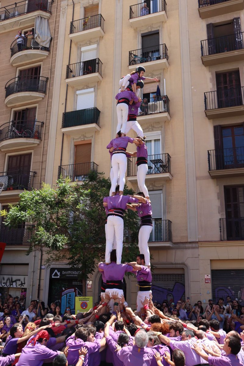 Colla Castellera de l’Esquerra de l'Eixample tweet media