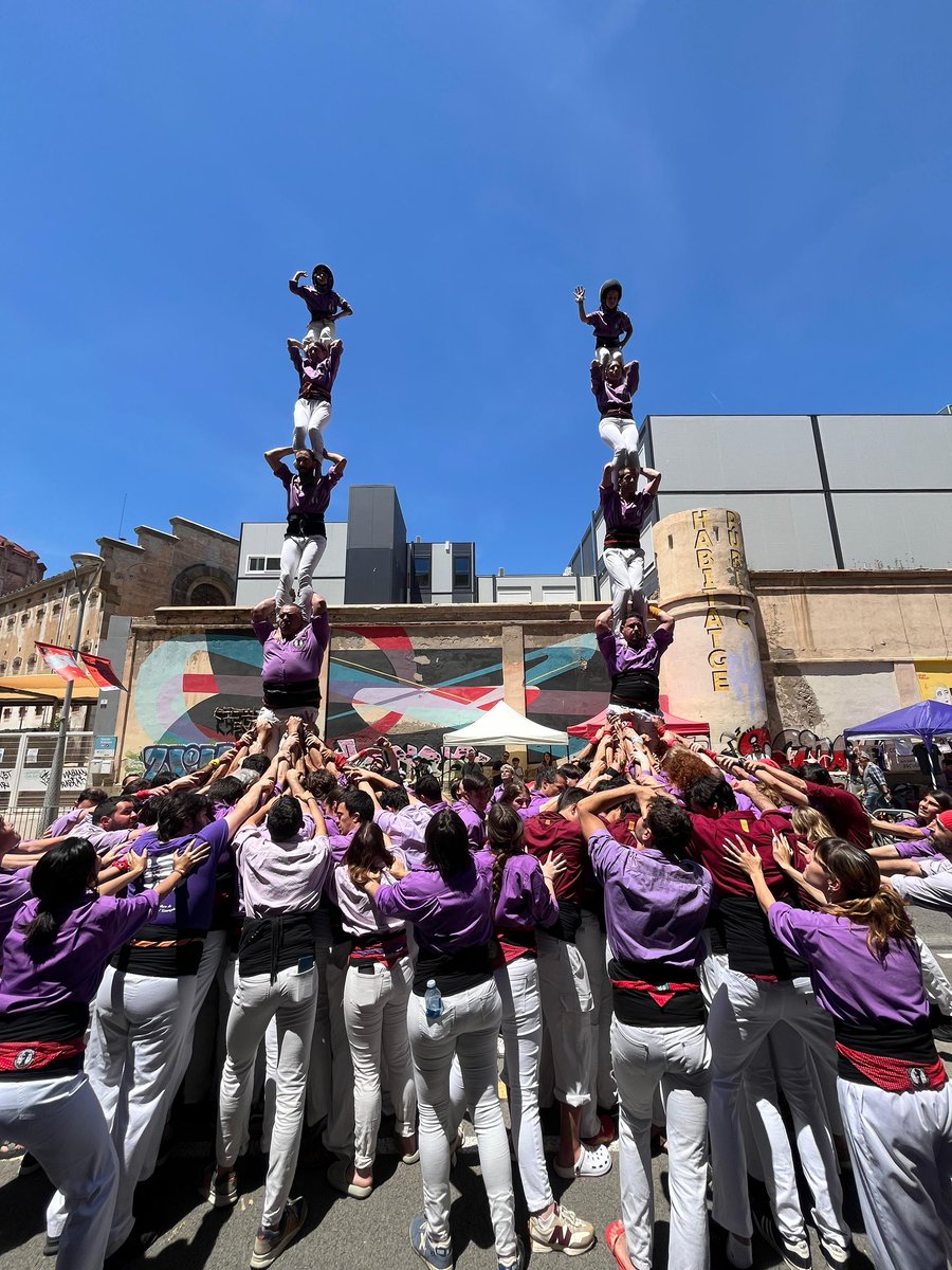 Colla Castellera de l’Esquerra de l'Eixample tweet media