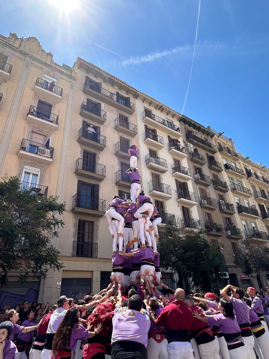 Colla Castellera de l’Esquerra de l'Eixample tweet media