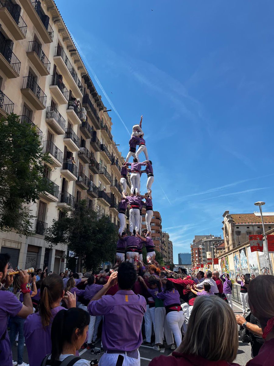 Colla Castellera de l’Esquerra de l'Eixample tweet media