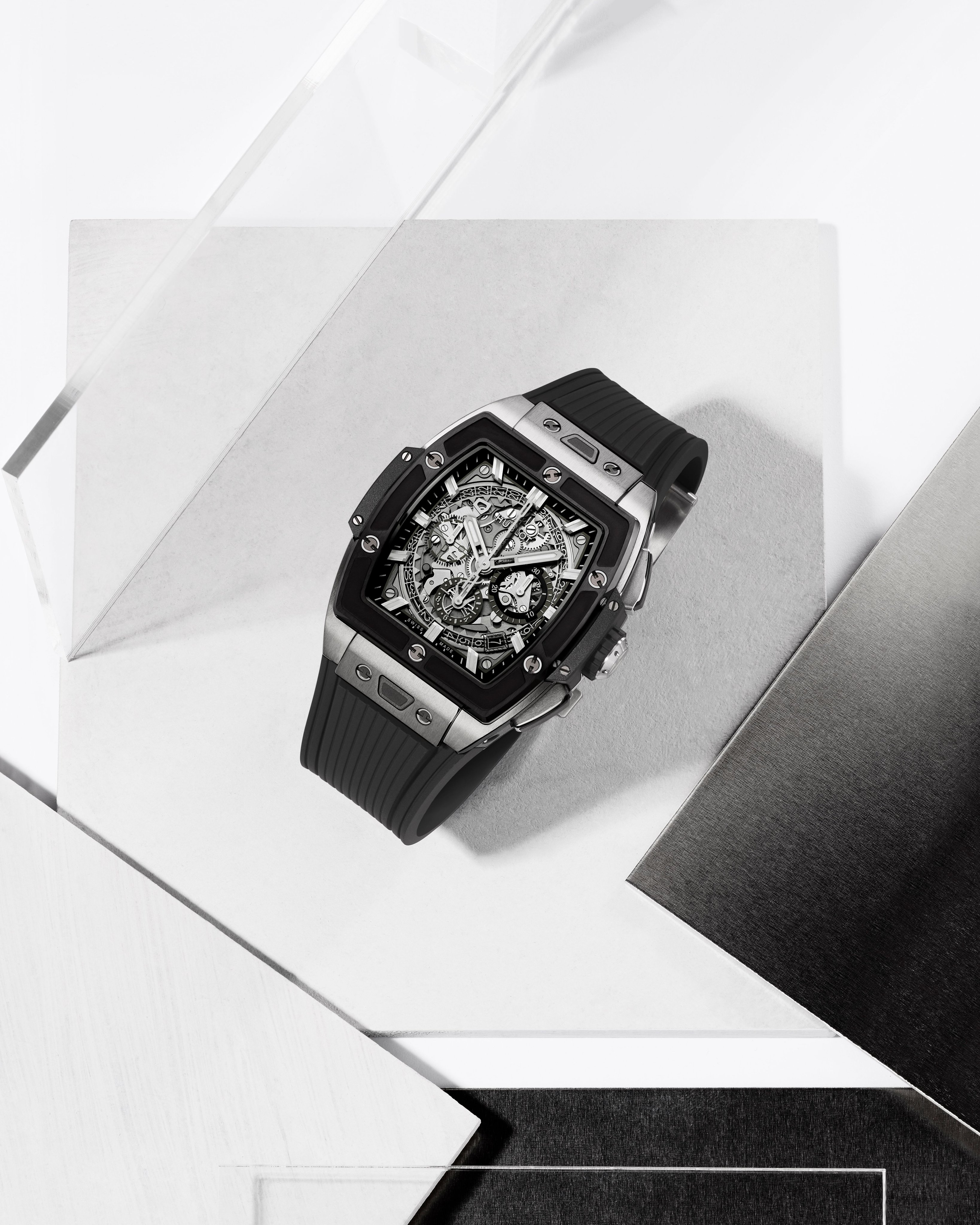Hublot on X Experience a unique skeletonized design with the Spirit of Big Bang Titanium Ceramic housing the HUB4700 Self winding Skeleton Chronograph movement. Hublot https t 4vS0vRYlYX https t ...