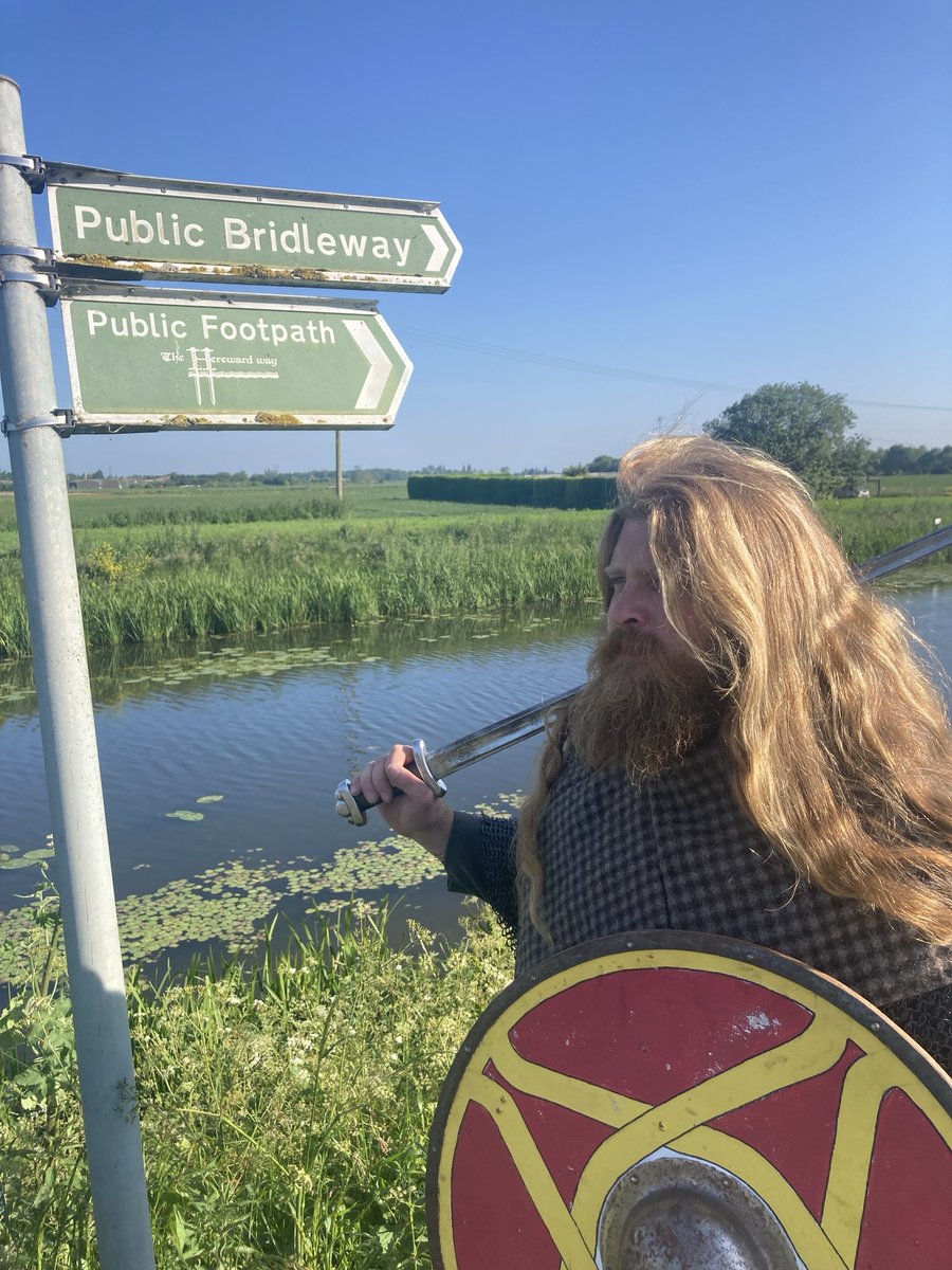 Hereward_Way's tweet photo. As can be seen by #Hereward these signs along the #HerewardWay at the #TwentyFoot River need a bit of a clean up. A smashing logotype though!
#HerewardCountry #WakeHereward #Hereward https://t.co/cAxjsMEtH4