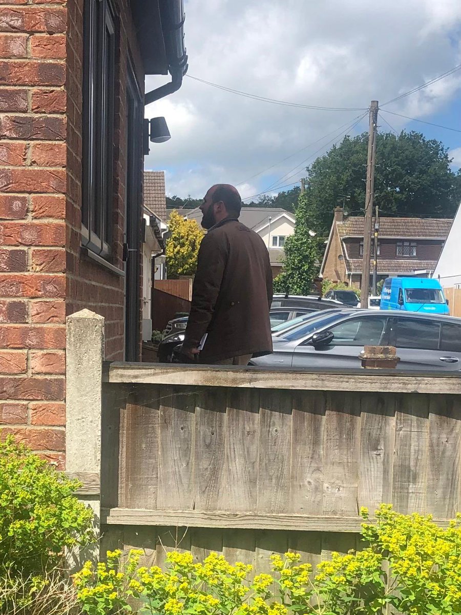 RicHolden's tweet photo. Thanks to @CFO_NHS for coming by to #Billericay East and then campaigning in #Burstead yesterday evening amidst the showers 

Really good response on the doorsteps - thank you for coming along guys and helping dodge the showers! https://t.co/LAI26iGfW1