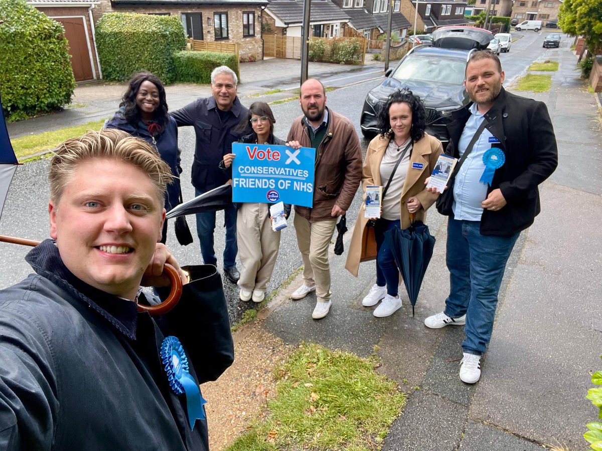 RicHolden's tweet photo. Thanks to @CFO_NHS for coming by to #Billericay East and then campaigning in #Burstead yesterday evening amidst the showers 

Really good response on the doorsteps - thank you for coming along guys and helping dodge the showers! https://t.co/LAI26iGfW1