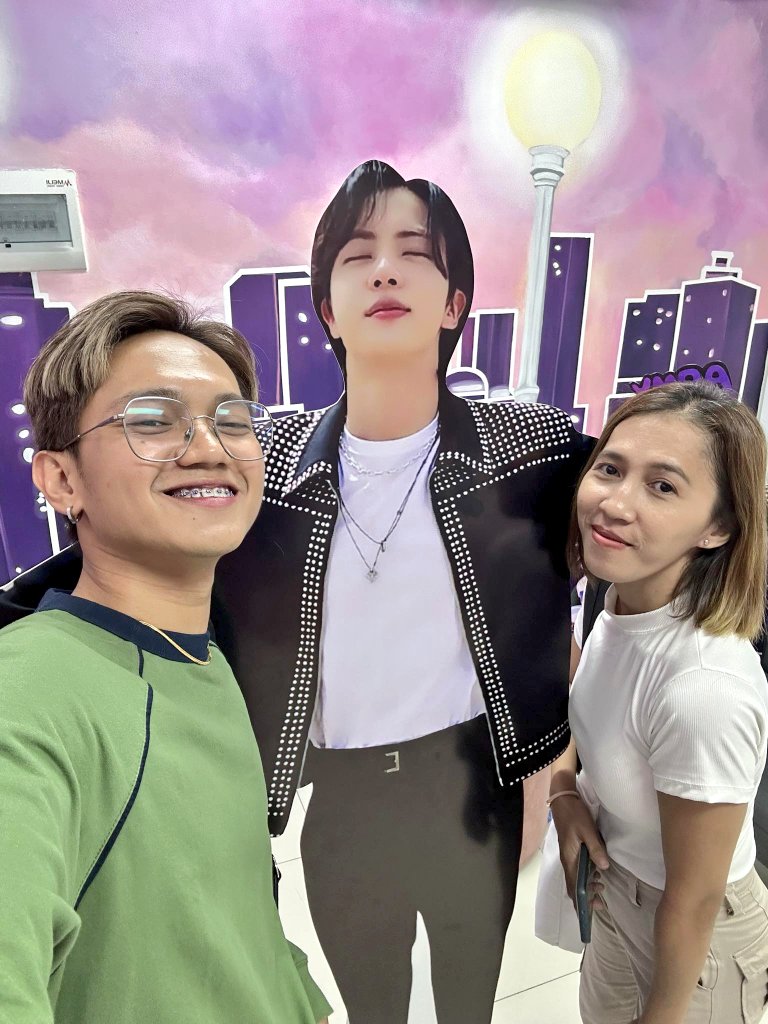 lovesTaeJoonBTS's tweet photo. Went to @Purple7Cafe to celebrate Bangtan's birthday and Seokjin's military discharge w/ @OliverJohn__  💜 after ilang years ngayon lang ulit nagkita. 💜 https://t.co/BjTPBX7H5d