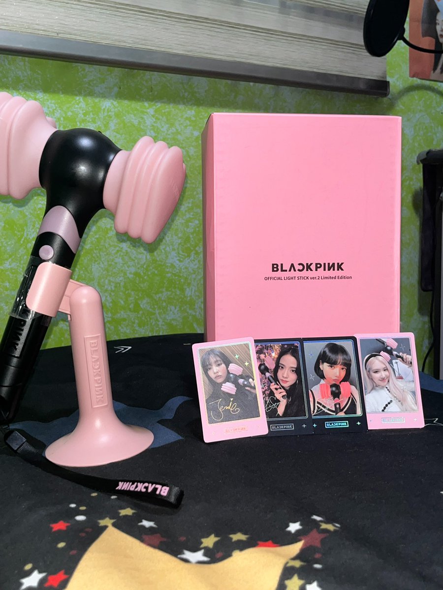 lattecart's tweet photo. . . . wts lfb blackpink bp ph

ㅤ ─  blackpink hammer bong lightstick ls version 2 with limited edition stand  and photocards ♡

𓂋  ₱2000 all in
𓂋  onhand | rcbyt 
𓂋  reply or dm to claim !
𓂋  sdd only

t. blackpink hammerbong jennie lisa jisoo rosé pc poca photocards https://t.co/oP6SYA8cz9
