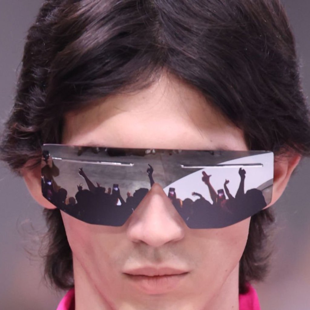 beyzanurapaydin's tweet image. These are simply amazing! Prada SS25 sunglasses come with built-in views!!!
