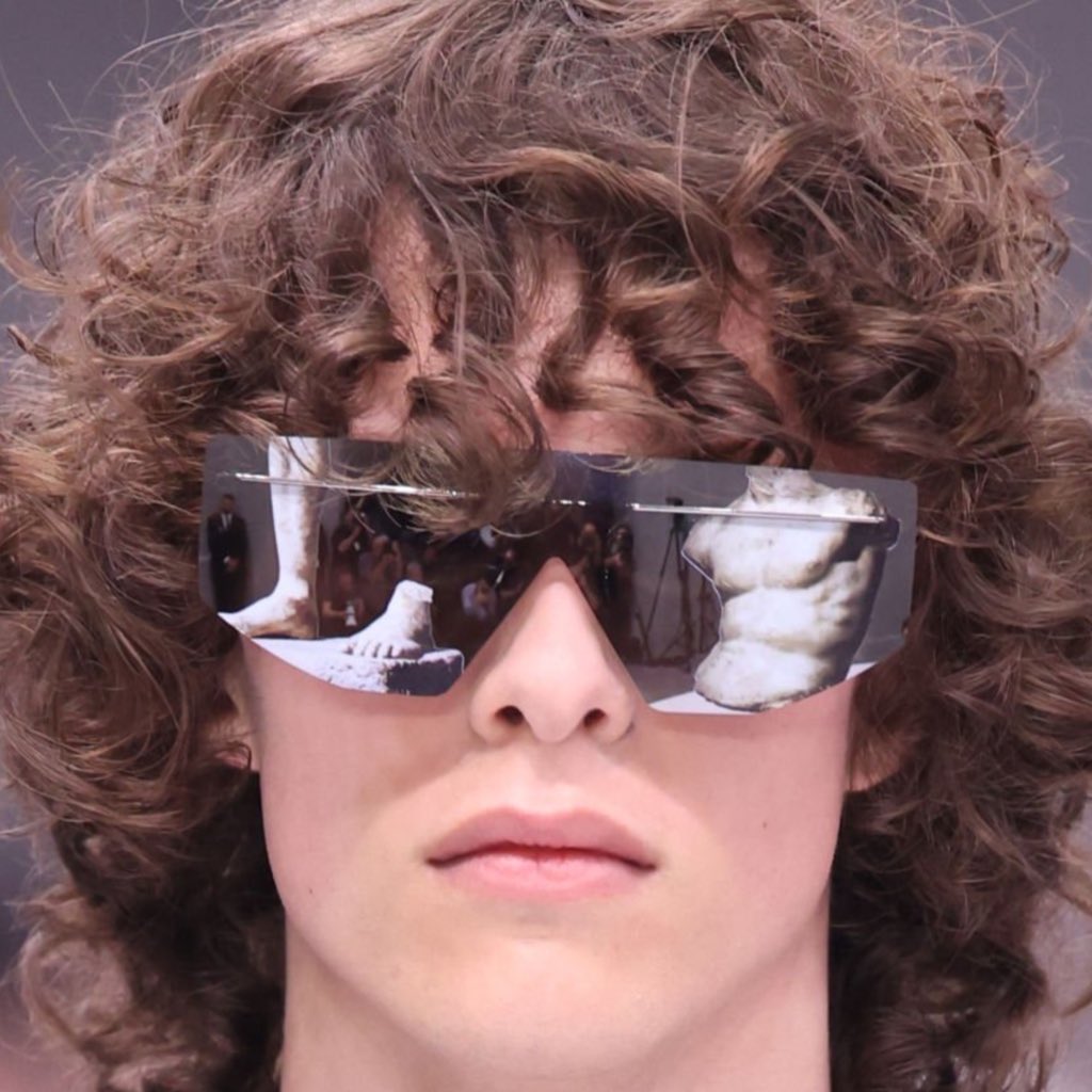 beyzanurapaydin's tweet image. These are simply amazing! Prada SS25 sunglasses come with built-in views!!!