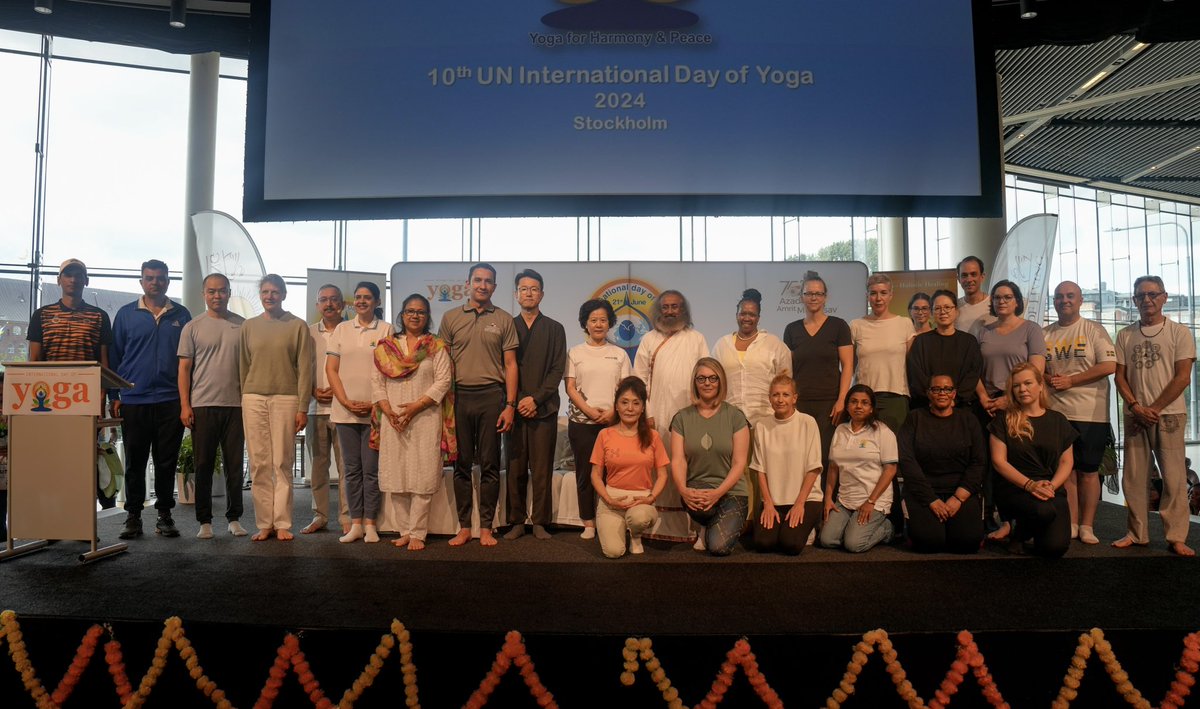 IndiainSweden's tweet photo. Celebrating Yoga Day w Gurudev

Gurudev Sri Sri Ravi Shankar guided a memorable special session in Stockholm

Diplomats from 25 nations joined around 800 participants in marking the 10th UN International Day of Yoga 🧘🏻‍♂️ 

@SriSri 

#YogaDay #IDY2024
#YogaForSelfAndSociety https://t.co/fn804Saxzx