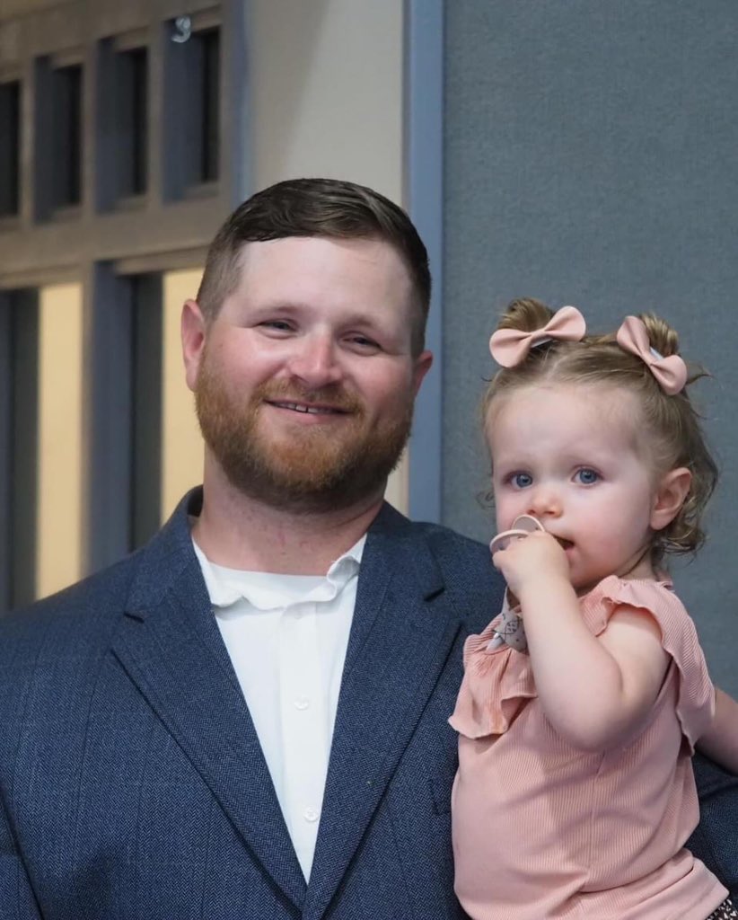 maddiewerth's tweet photo. Screaming “HAPPY FATHERS DAY” to the best dada around! We love you to the moon and back babe! 😘😘🫶🏻🫶🏻❤️❤️ @coach_uselton https://t.co/5uiSkwKmwO