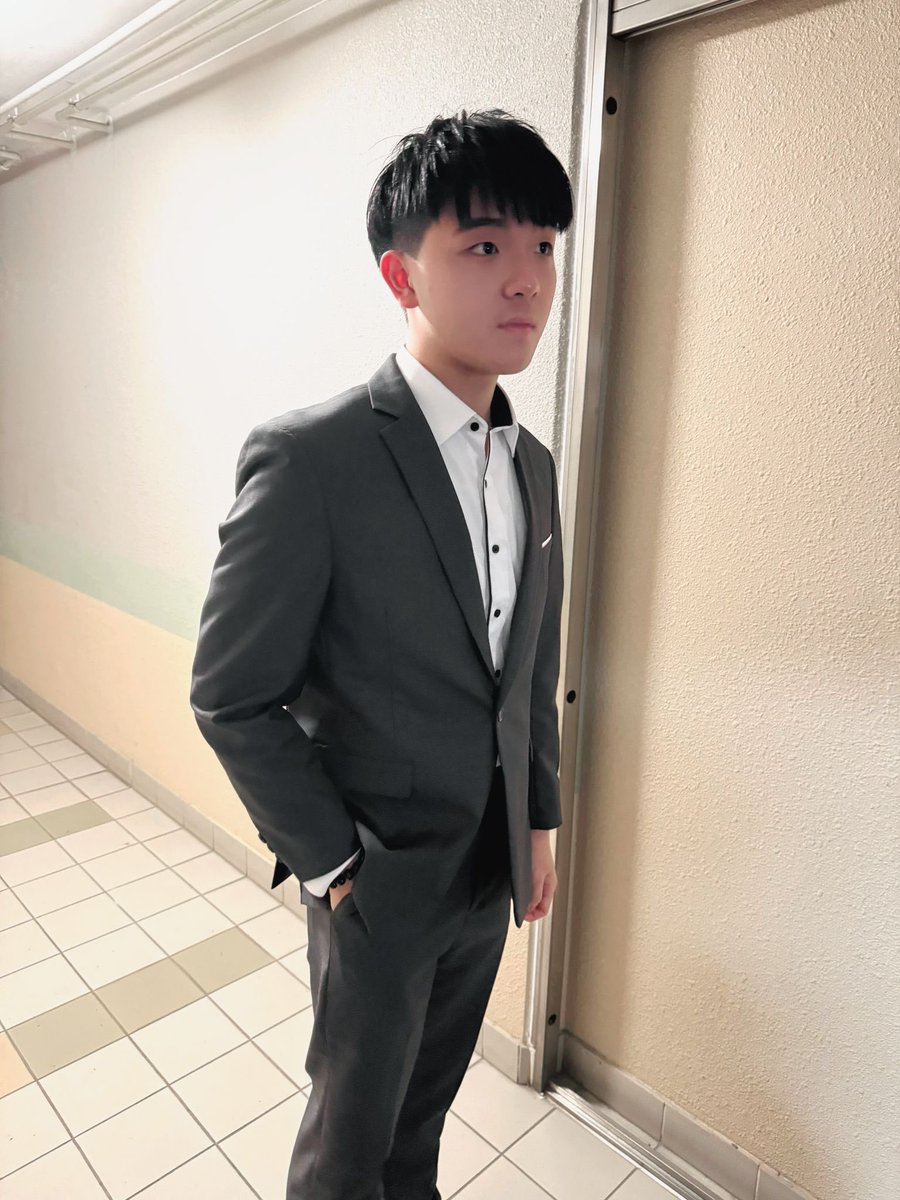 ryan__4488's tweet photo. Grad din🦭
有個化妝師家姐真係正😋

Btw Hotel ICON嘅自助餐好難食
已試伏🤌🏻 https://t.co/rwY0ZkB2dC