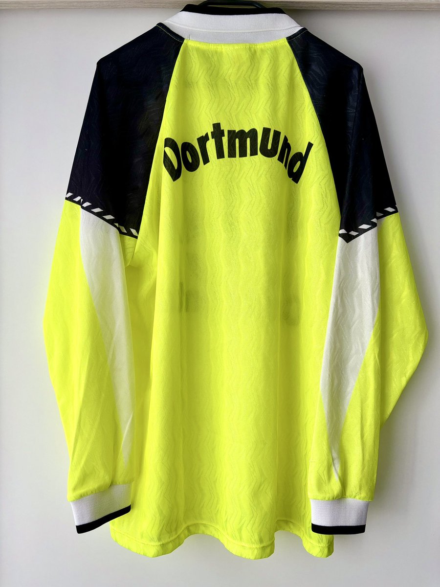 AddiBVB1909's tweet photo. BVB Nike π‘π‘π 1990/91 #dramberg https://t.co/XPvg6JGqzE