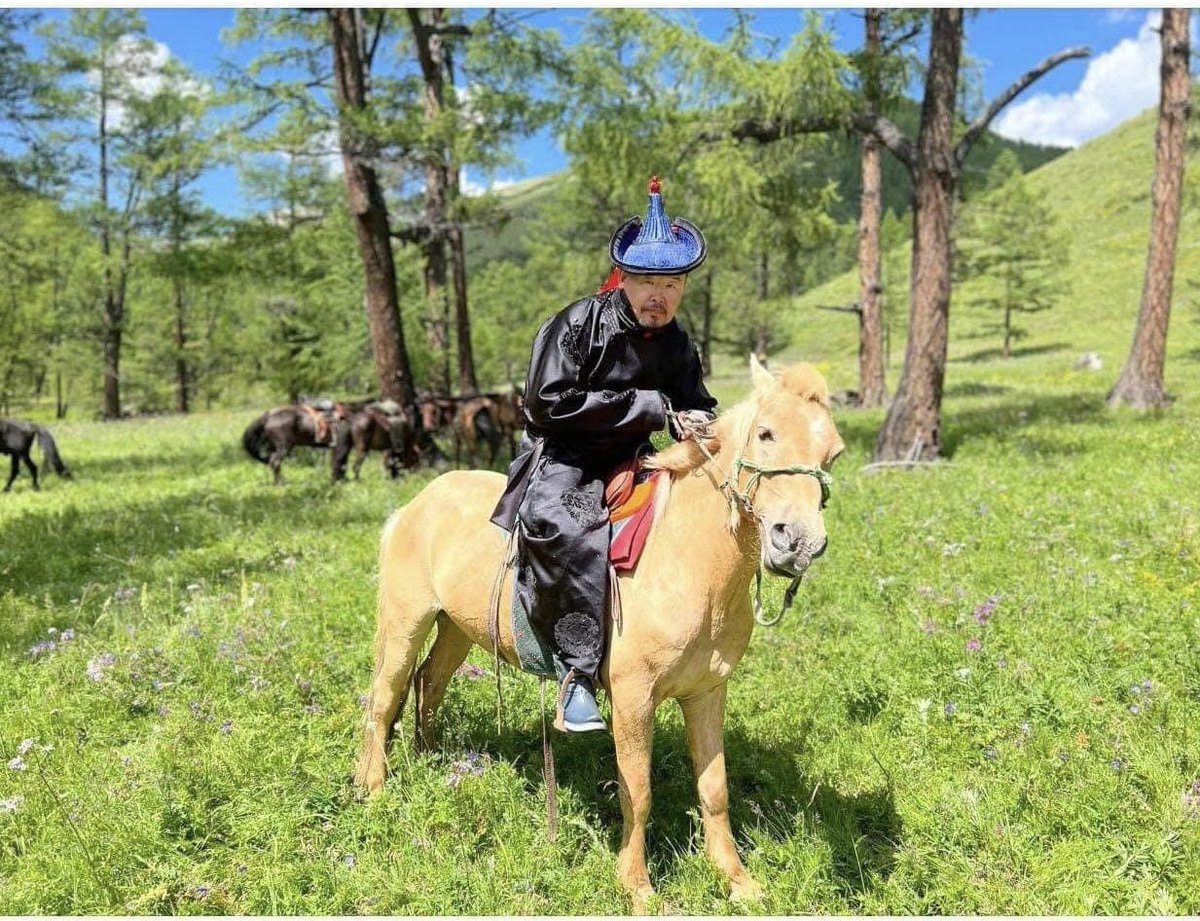 Тэр мултар ч чадлаа...
Багийн ахлагч хариуцлага хүлээдэг учиртай юмсан...