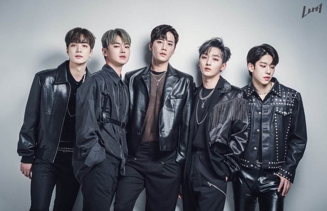 popdramaddict's tweet photo. Best fictional boy groups from #LetMeBeYourKnight #LovelyRunner #KiminoHananiNaru #Imitation
#Luna #Eclipse #8loom #Shax 
#LeeJunYoung #ByeonWooSeok #TakahashiFumiya https://t.co/ZJmIZ40XQ0