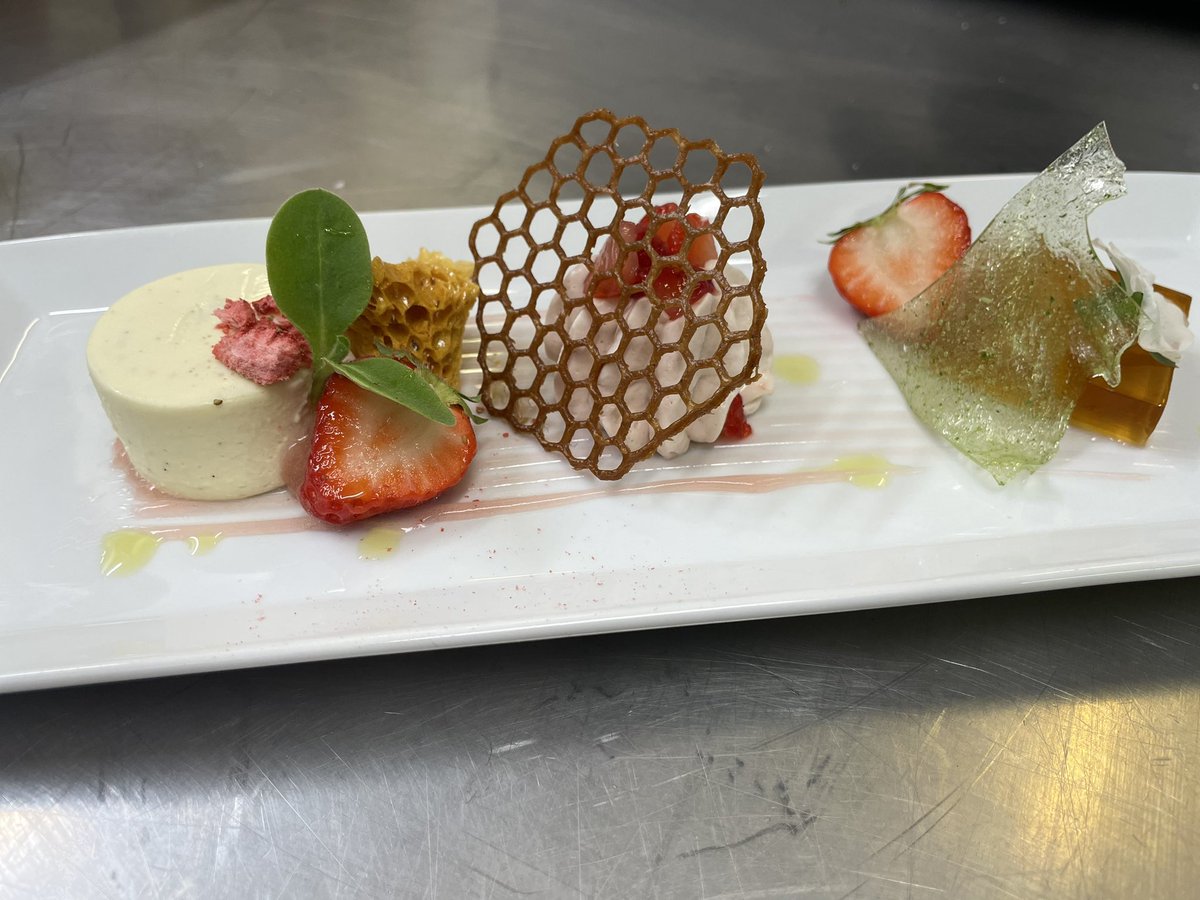 Fantastic meal produced by talented team <a href="/SPC_Oxford/">St Peter's College</a> #food #chef #teaching #simple