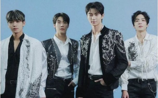 popdramaddict's tweet photo. Best fictional boy groups from #LetMeBeYourKnight #LovelyRunner #KiminoHananiNaru #Imitation
#Luna #Eclipse #8loom #Shax 
#LeeJunYoung #ByeonWooSeok #TakahashiFumiya https://t.co/ZJmIZ40XQ0