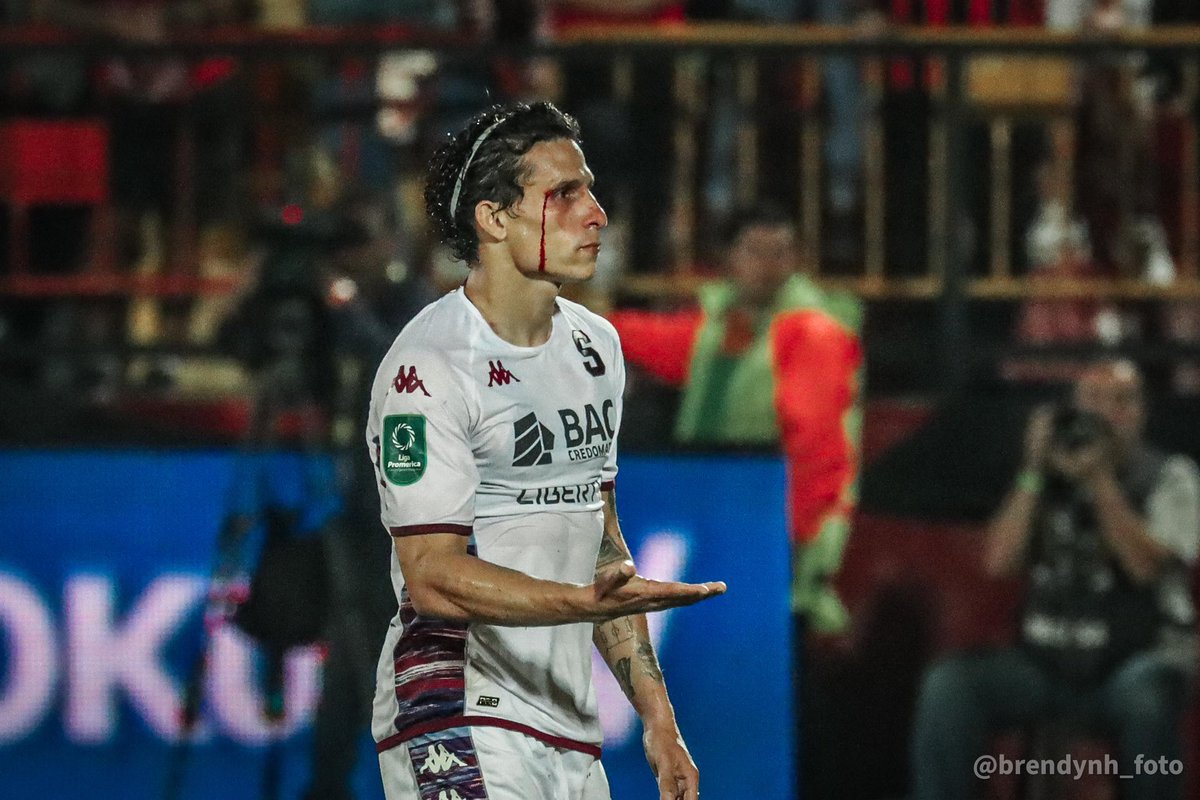 tdmascrc's tweet photo. Feliz día del padre al papá de todos en Costa Rica, único equipo con ventaja histórica ante TODOS sus rivales. El 40 veces campeón https://t.co/AE30IrSaQX