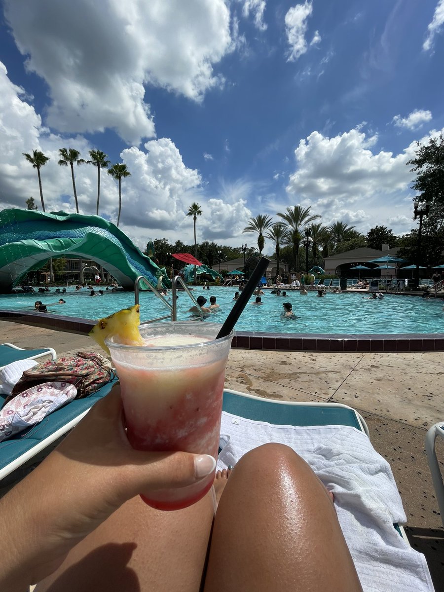 HalesInCle's tweet photo. It’s better by the pool https://t.co/ODim8KWd3v