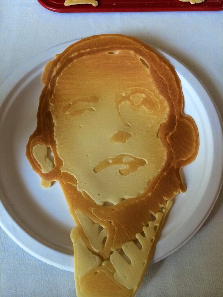 PancakeBot's tweet image. 10 years since the @WhiteHouse Maker Faire! Thank you again @BarackObama for having us! @POTUS, I think we need to make some pancakes soon! 
@make