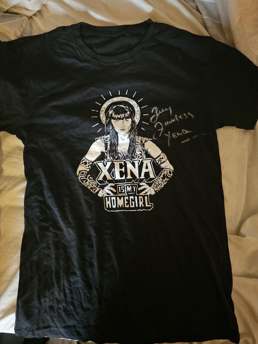 HBrookePhoenix's tweet photo. Signed by @RealLucyLawless #LucyLawless #comicconmidlands #midlandscomiccon #telford #xenite #xenacostume ❤️ https://t.co/IL1HUfk4vO