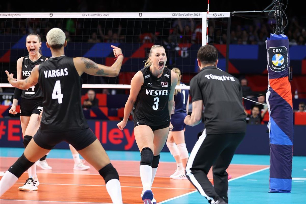 Temmzvolley's tweet photo. 🇹🇷Türkiye VNL çeyrek finalindeki rakibi 🇵🇱Polonya'ya karşı 12 yıldır eleme maçı kaybetmiyor. 8 maç 8 galibiyet
#EuroVolley2023 3-0✅
#VNL2023 0-3❌
#WCH2022 3-2✅
#ECH2021 3-0✅
#VNL2021 3-1✅
#OGQualification2020 3-2✅
#ECH2019 3-1✅
#VNL2018 3-2, 3-0✅✅
#ECH2017 3-1✅
#GoldenLeague2015 3-0✅
#EuropeanGames2015 2-3, 3-0❌✅
#OGQualification2012 3-0 ✅
#WCH2010 3-1 ❌
- Polonya, 2010 sonrası oynanan 15 resmi maçta sadece 3 galibiyet alabildi. Tamamı grup etabında.
#VNL2024