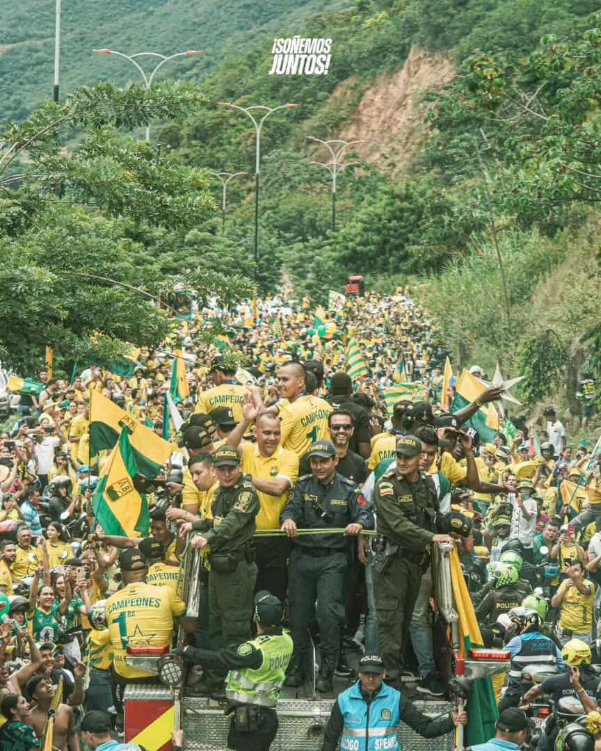 ¡Mañana día cívico en Santander!
Hoy los santandereanos estamos felices, tras 75 años de sequía nuestro <a href="/ABucaramanga/">Atlético Bucaramanga</a> tiene su primera estrella, por eso en uso de las facultades que me confiere la ley, decreto día cívico mañana lunes en todo el departamento.