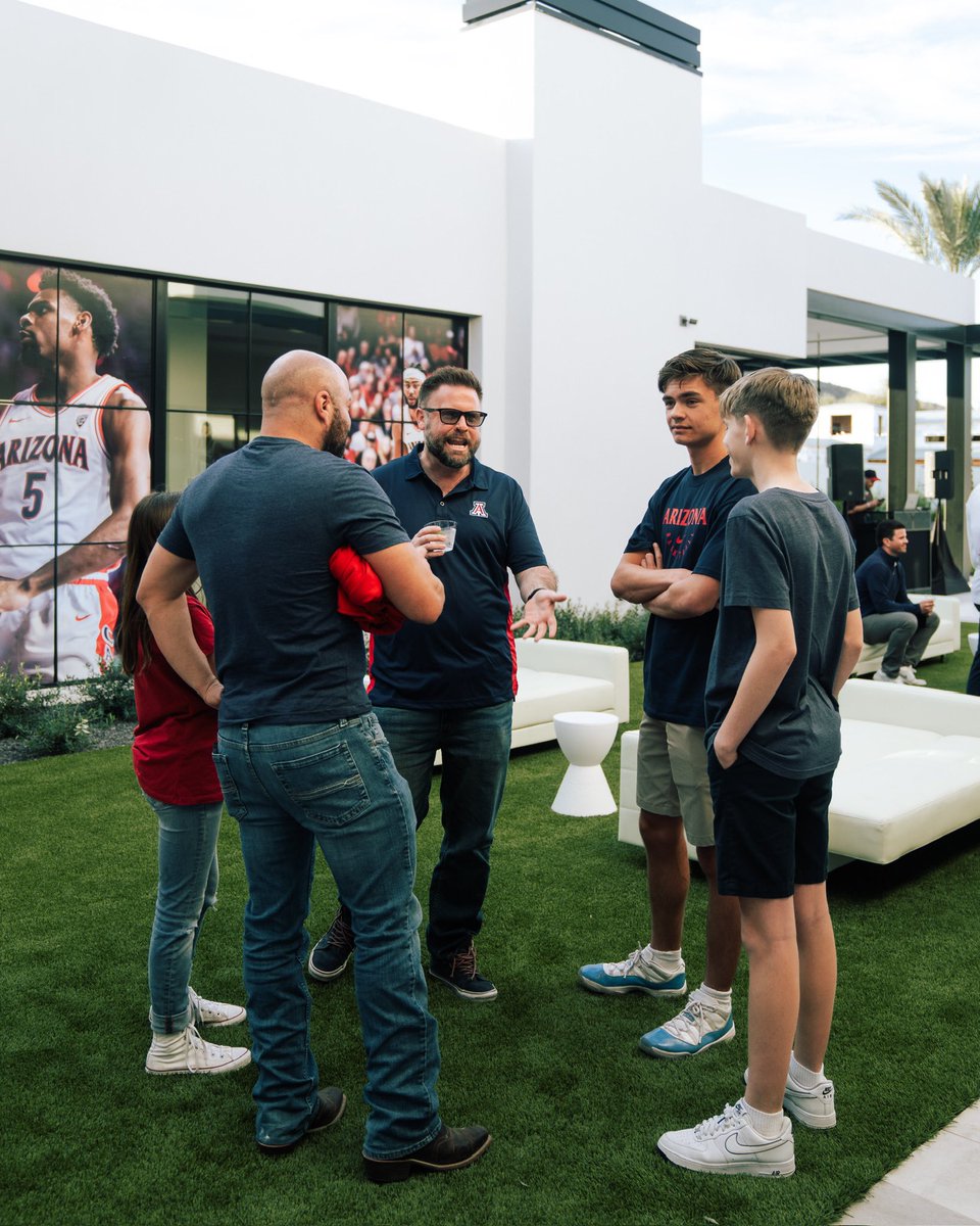 ArizonaAssist's tweet image. Hey Wildcat dads, Happy Father’s Day! Don’t miss out on celebrating your old man today with an exclusive 20% off code: FATHERS-DAY-20 at ArizonaAssist.com. Cheers to all the awesome fathers in the Wildcat community! #ArizonaAssist #EliteTakesAllOfUs #OneLove #BearDown 🐻⬇️
