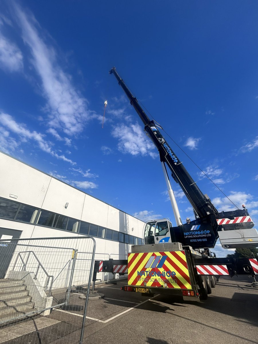 wheresw90458208's tweet photo. Another anti social shift, but for once it’s light and dry! #crane #supermarket #refit https://t.co/tH84G0TGJ5