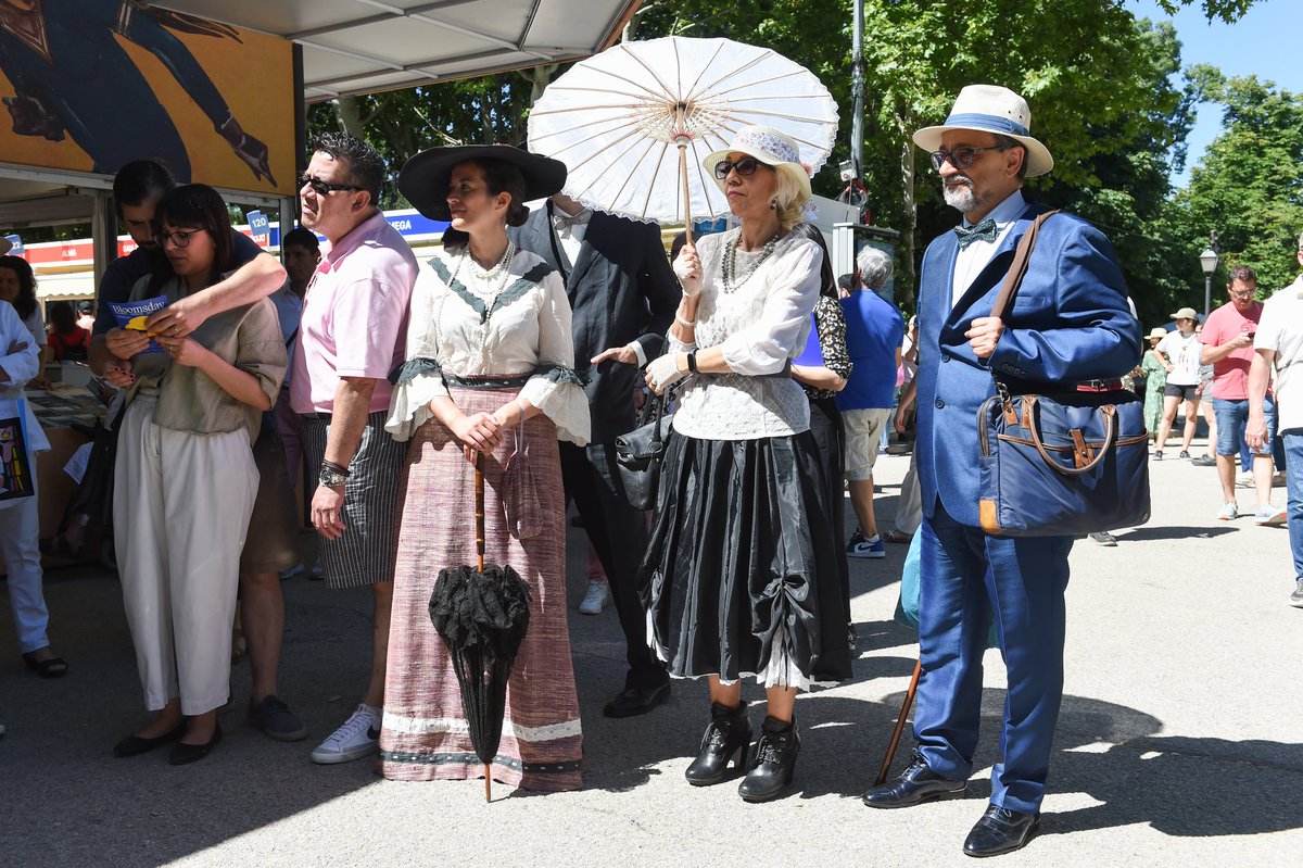 Feria del Libro de Madrid (@flmadrid) on Twitter photo 📣 Ha llegado el momento. Después de 17 días de literatura, cultura, deporte, de disfrutar de El Retiro... hoy despedimos la #FLMadrid24 con nuestro último álbum. 😢
Aquí recogemos algunas de nuestras imágenes favoritas de esta 83.ª edición. 📚🌳💙
📸 <a href="/PJGarcinuno/">Patricia J. Garcinuño ⚡</a> y <a href="/gusvahe/">Gustavo Valiente</a> 📣 Ha llegado el momento. Después de 17 días de literatura, cultura, deporte, de disfrutar de El Retiro... hoy despedimos la #FLMadrid24 con nuestro último álbum. 😢
Aquí recogemos algunas de nuestras imágenes favoritas de esta 83.ª edición. 📚🌳💙
📸 <a href="/PJGarcinuno/">Patricia J. Garcinuño ⚡</a> y <a href="/gusvahe/">Gustavo Valiente</a>