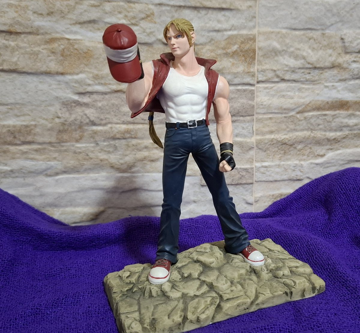 AhlexTerry's tweet photo. Continuando minha saga em mostrar os itens da minha coleção, aqui vai a versão de colecionador de #KOFXII para o #XBOX360, acompanhada de uma bela estátua de #TerryBogard.
A versão de #PS3 vinha com Kyo, mas infelizmente tenho apenas essa. https://t.co/L9uYQUP7bN