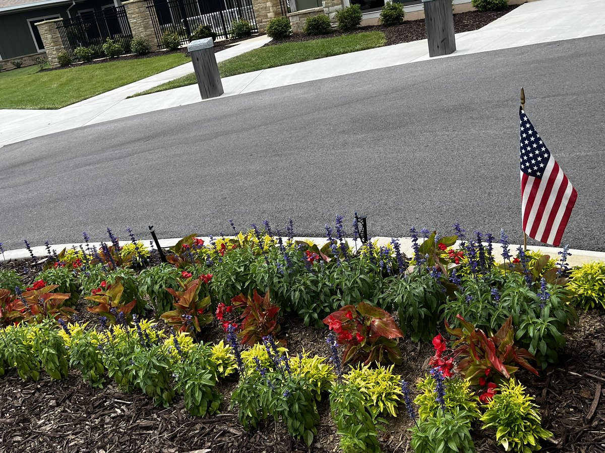 robindcole's tweet image. Thank you @TNVeteransHomes @MyClevelandTN for quality care—inside and out. Even the flowers are patriotic and bring a smile each time I visit.