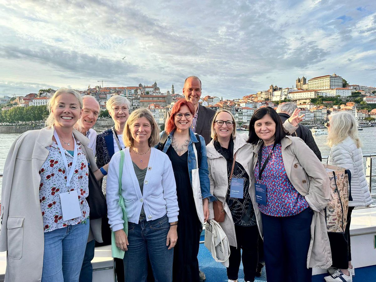 Carla Oliveira’s Lab tweet media