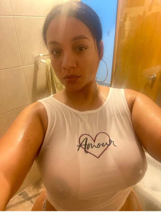 B&aacute;&ntilde;ate conmigo en mi onlyfans https://t.co/pMAmxPWoCX