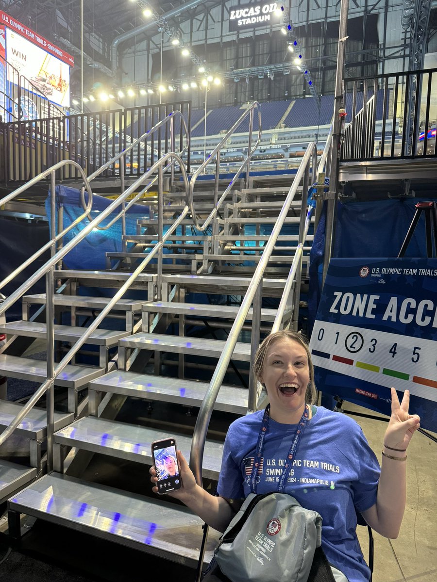 sarahhoff23's tweet photo. Just another Sunday at the pool. Er, @LucasOilStadium @swimtrials24 https://t.co/weAwiNWS6J