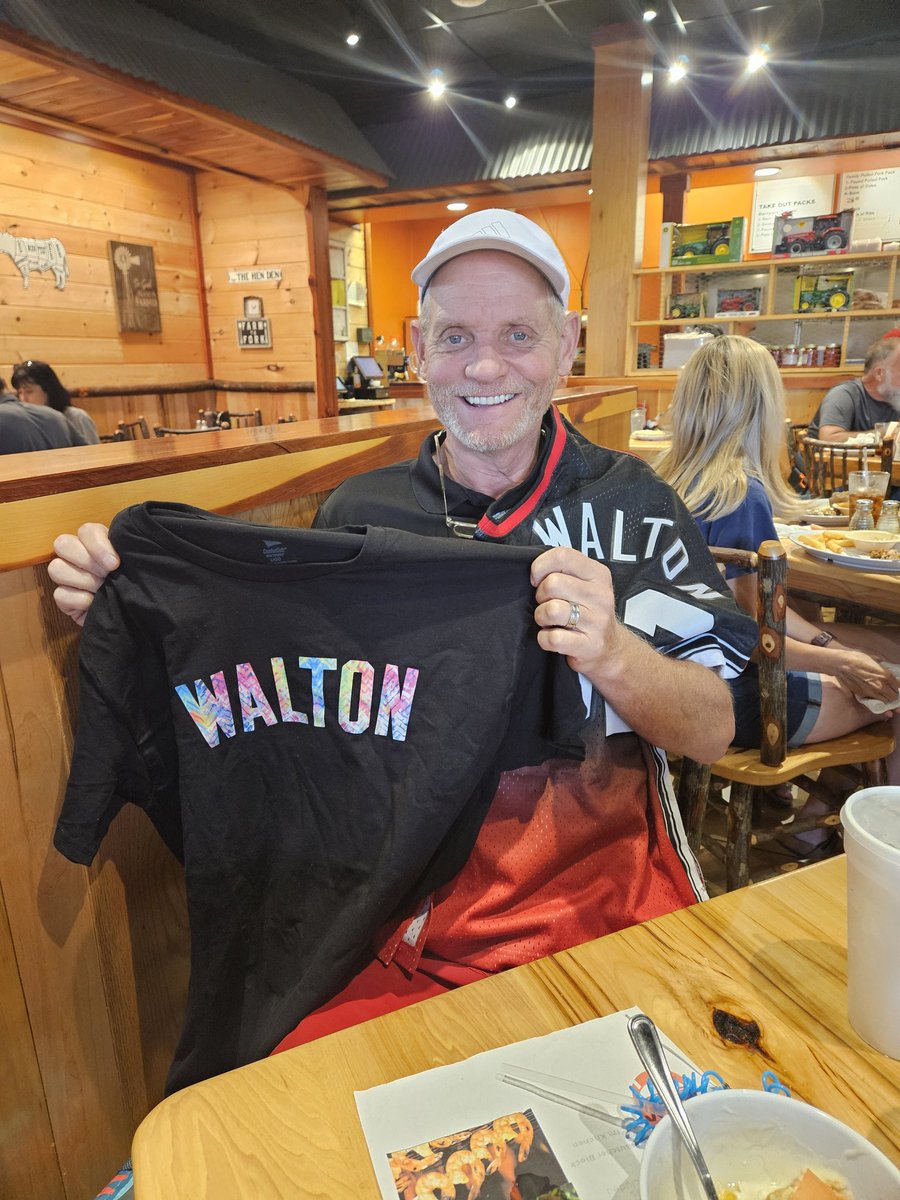 JefRef's tweet image. A great Bill Walton Fathers Day tribute. Bill Walton became a friend of mine after we met in The St. Louis Airport in the 90s. A great loss in my life and sports life. I am the luckiest man in the world too Bill Walton.