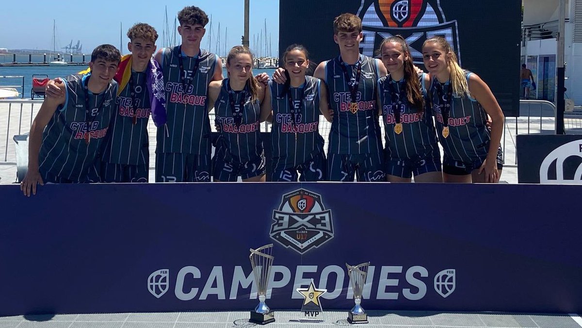 CompeticionFEB's tweet photo. 🏆 #FEBU173x3 | El Cto. España concluye en Punta Umbría coronando a Cteib (M) y Mataró (F) 👑

⛹️‍♂️ Cat. Masculina:
🥇 @CTEIBbasquet
🥈 @uemataro
🥉 @BasquetCornella 

⛹️‍♀️ Cat. Femenina:
🥇 @uemataro 
🥈 @PonceVaCB
🥉 @CTEIBbasquet

📝 Más información ⬇️
https://t.co/6VxIbR1d9S