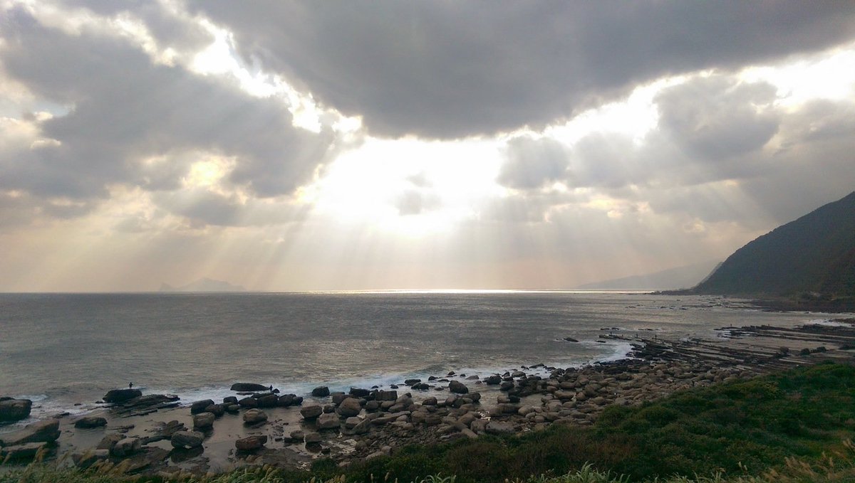 如果一言不合、不爽就可以封鎖、分手、離婚，那遇到再好的關係都會留不住人，有很多的男人嘴巴不甜、長相不可愛，但是我相信每位男士女士肯定有其他他厲害的地方謙虛著、含蓄著，例如技巧、技術、能力。不主動探索、挖掘、追求，至少機會、運氣是留給懂得把握的人－有感勉勵自己。