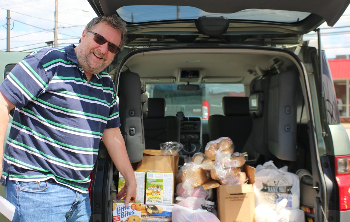 PghFoodBank's tweet photo. Thank you to the dads that work so hard to put their families first!
❤️ 
This Father's Day (&amp; every day), we are here to support you &amp; your family by connecting you with the essential resources you need.

Get Help 👉 https://t.co/FaR9EQma6O https://t.co/DfeR2hh0cW