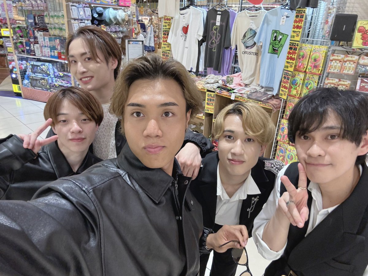 official_scloop's tweet photo. 本日、ヴィレッジヴァンガード+PLUS(イオンレイクタウンmori)でのイベントありがとうございました!
<Today's SETLIST>
1.Tiger(JO1)
2.FANTASTIC BABY(BIGBANG)
3.ツキヨミ(King & Prince)
次回は6/20(木)川崎ルフロンです!ぜひお越しください!
#ScratchLoop #Scratch_Loop #スクラッチループ https://t.co/kVZnlIGNCN
